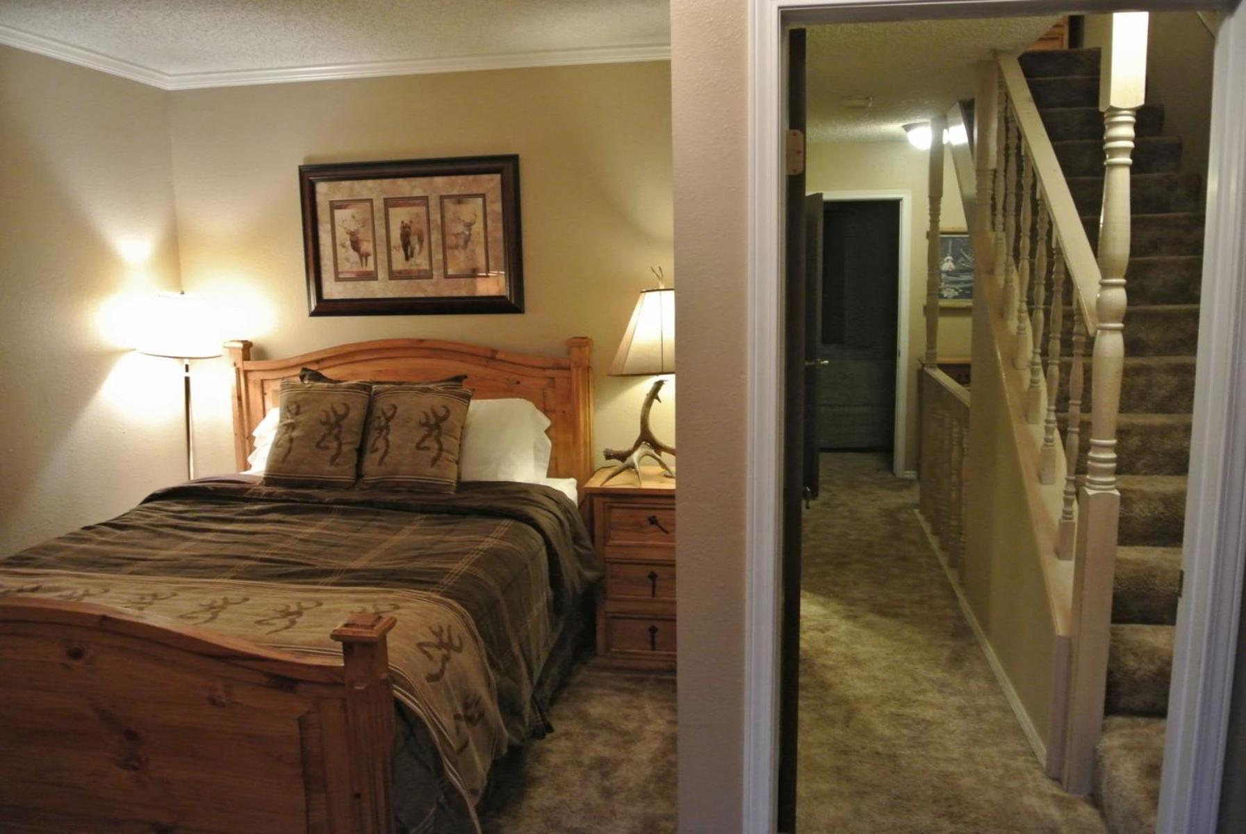 Claim Jumper Townhouse 16 - On The River - Across From The Fishing Ponds - In Town - Near The Ski Area - Fireplace - Wifi - Sate Red River Dış mekan fotoğraf