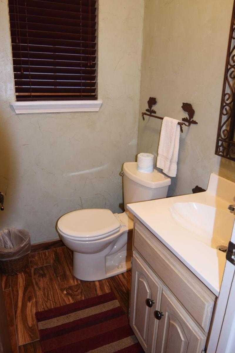 Claim Jumper Townhouse 16 - On The River - Across From The Fishing Ponds - In Town - Near The Ski Area - Fireplace - Wifi - Sate Red River Dış mekan fotoğraf