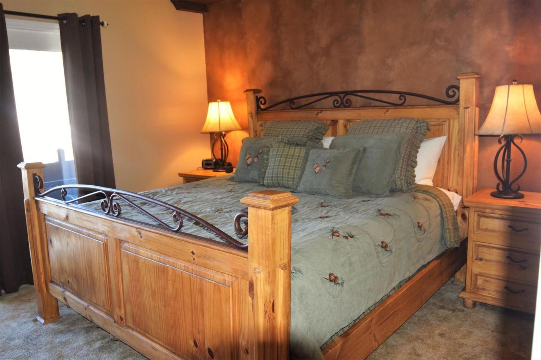 Claim Jumper Townhouse 16 - On The River - Across From The Fishing Ponds - In Town - Near The Ski Area - Fireplace - Wifi - Sate Red River Dış mekan fotoğraf