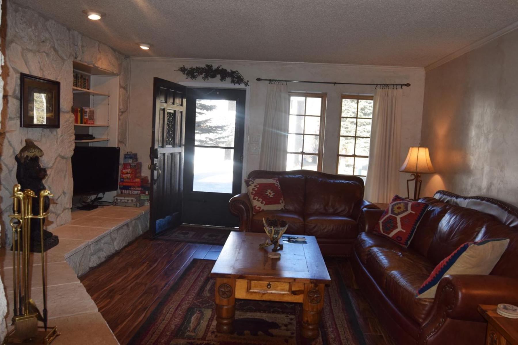 Claim Jumper Townhouse 16 - On The River - Across From The Fishing Ponds - In Town - Near The Ski Area - Fireplace - Wifi - Sate Red River Dış mekan fotoğraf
