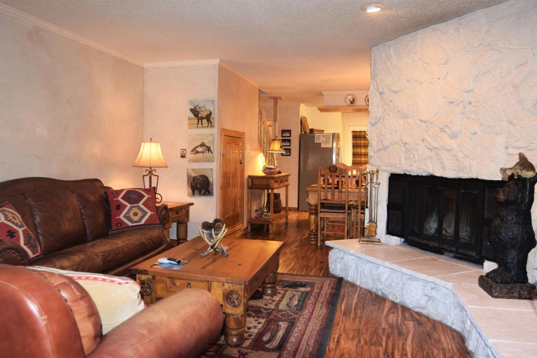 Claim Jumper Townhouse 16 - On The River - Across From The Fishing Ponds - In Town - Near The Ski Area - Fireplace - Wifi - Sate Red River Dış mekan fotoğraf